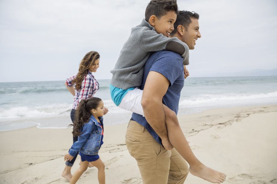 Familia en una playa
